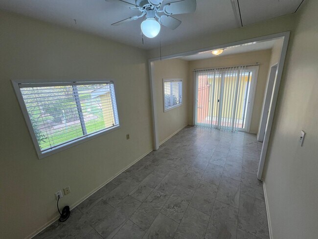 Building Photo - 565 Hobbs Ln