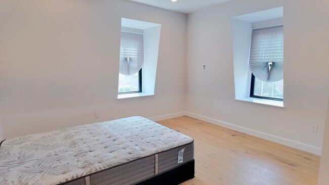 Building Photo - 201 Washington St