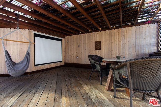 Building Photo - 5123 Noble Ave