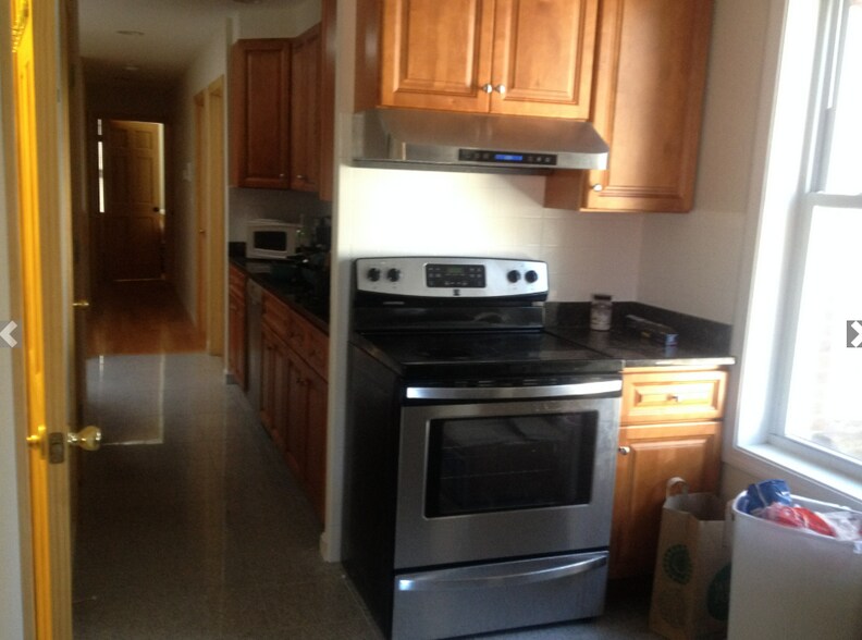 Building Photo - 10 Moreland St