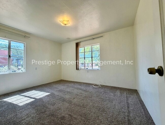 Building Photo - 3210 E Linden St