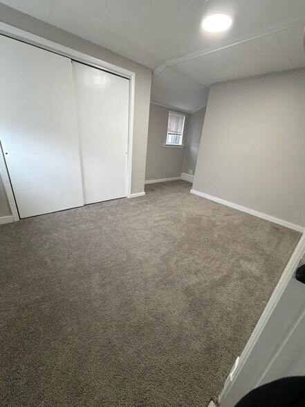 Building Photo - 205 Dengler St