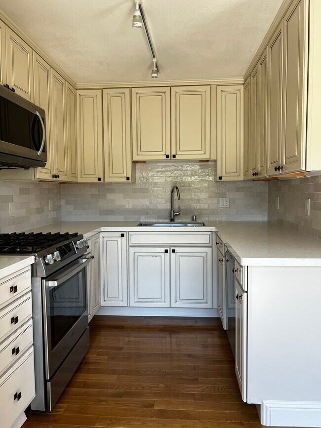 Building Photo - 580 Vista Ave