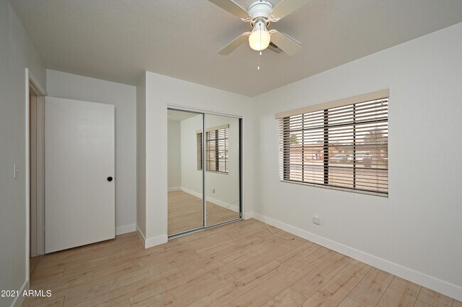 Building Photo - 7301 W Canterbury Dr