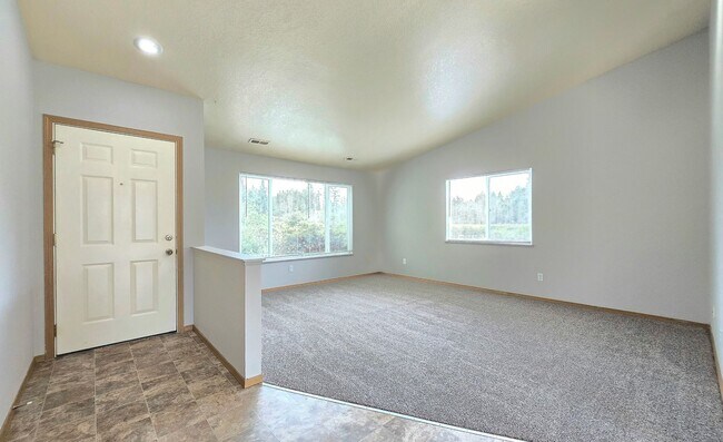 Building Photo - Lake Stevens Home Ready to Rent  3 Bed/1.5 Bath  Pet Friendly!