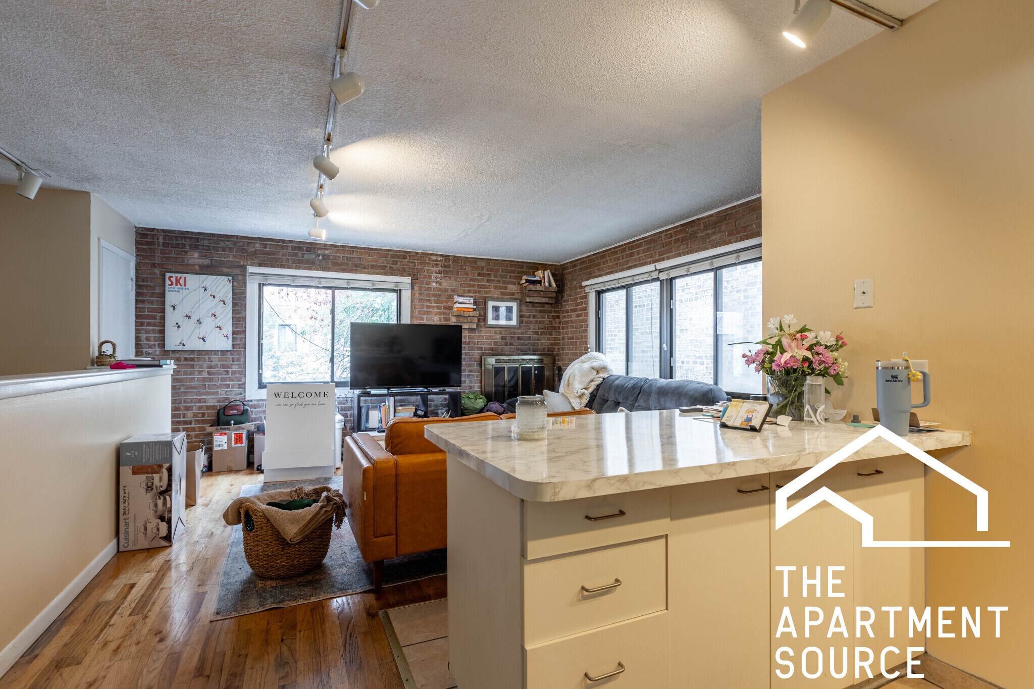 Building Photo - 715 W Diversey Pky