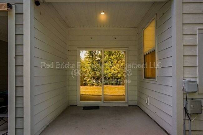 Building Photo - 9512 Munsing Dr