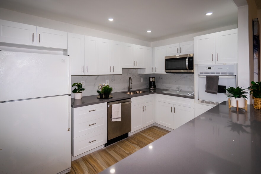 Building Photo - 19370 Collins Ave