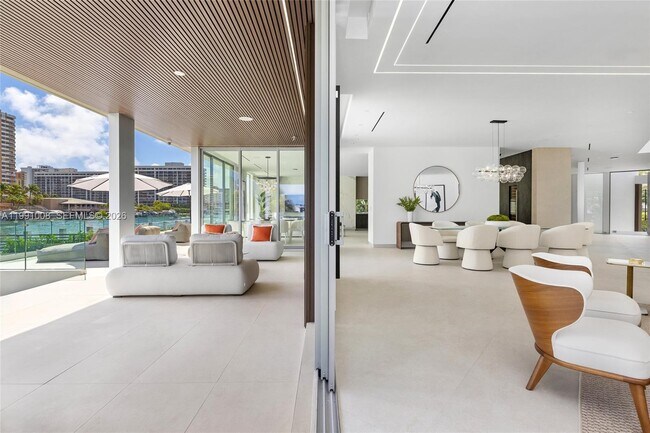 Building Photo - 503 Palm Dr