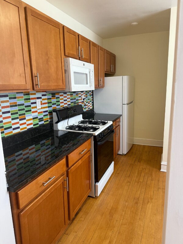 Building Photo - 3847 N Linder Ave