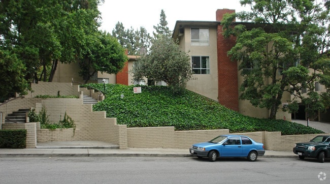 Building Photo - Amberwood Apartments