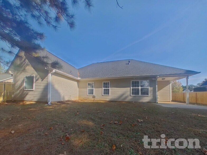 Building Photo - 806 Tucker Trail