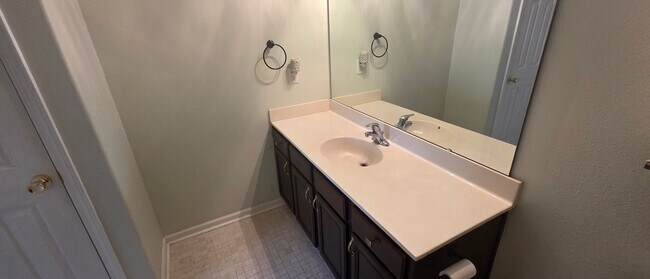 Building Photo - 5982 Fox Ridge Ln