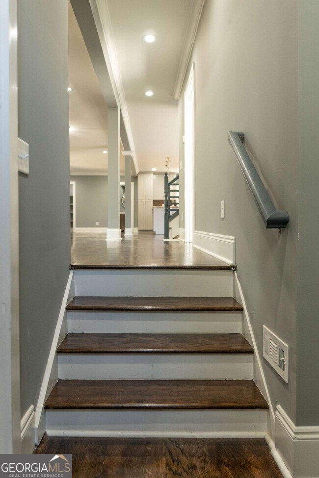 Building Photo - 1433 Merriman Ln NE