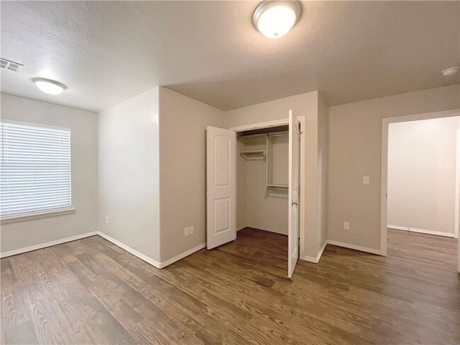Building Photo - 2117 Buena Vida Ln