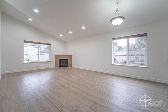 Building Photo - 10402 NE 67th Ave