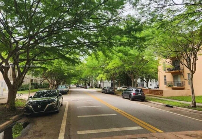 Building Photo - 1014 Salzedo St