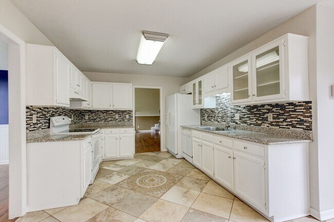 Building Photo - Two Story Home With Fireplace and Basement In Marymont