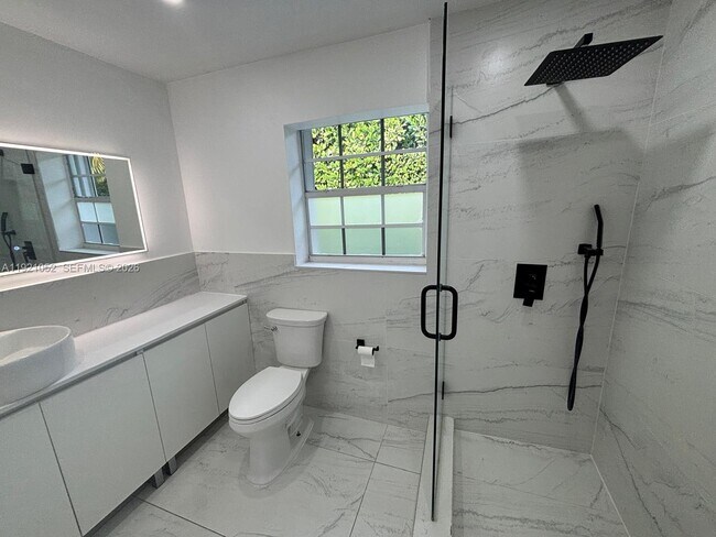 Building Photo - 725 91st St