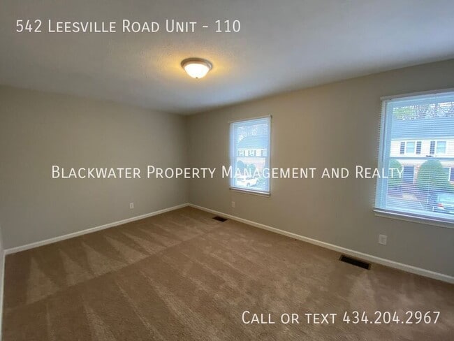 Building Photo - 2 Bedroom Townhome in Heritage Court!