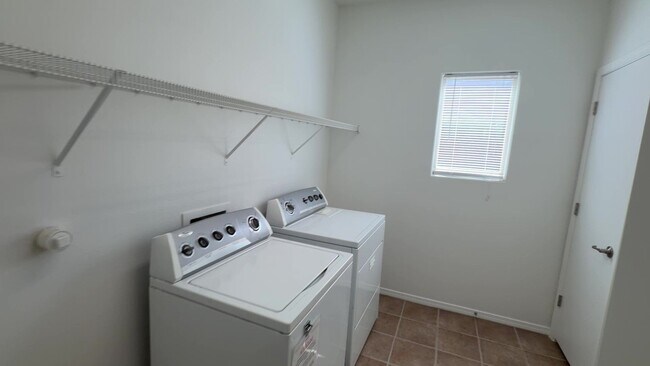 Building Photo - 3 Bedroom Town Home Near Rio Bravo Blvd SE & University Blvd SE In Mesa Del Sol!