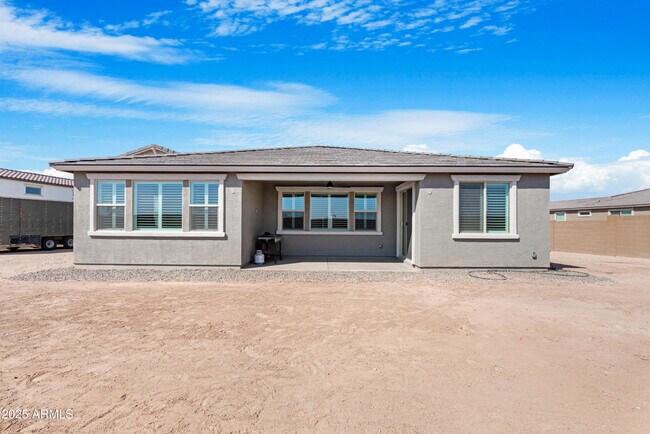 Building Photo - 22303 N Daniel Dr