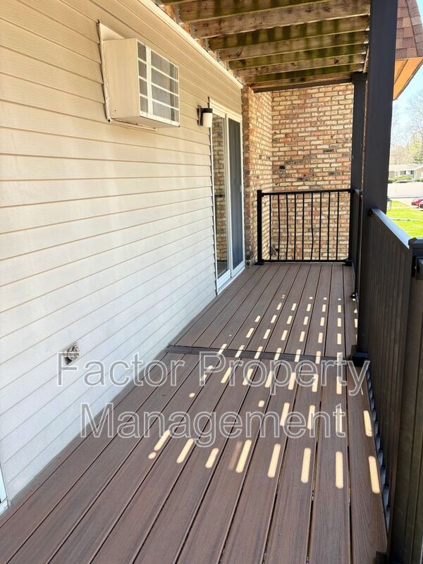 Building Photo - 418 Allan Ave