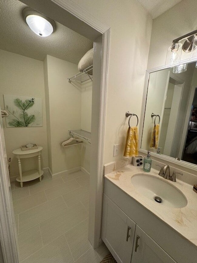 Building Photo - 912 Newcastle St