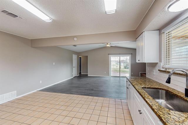 Building Photo - 2124 Robinson St