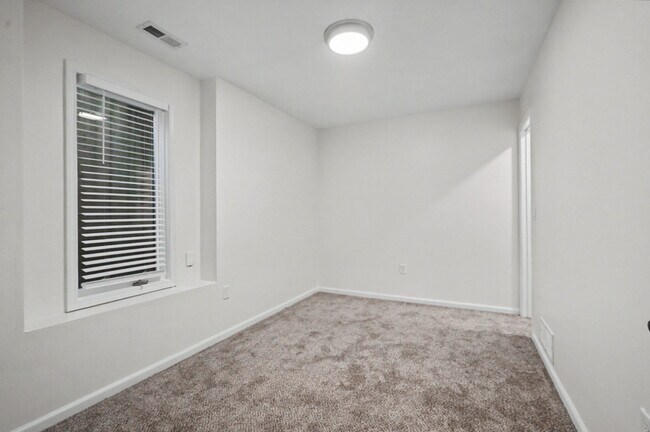 Building Photo - 3412 Augusta Dr