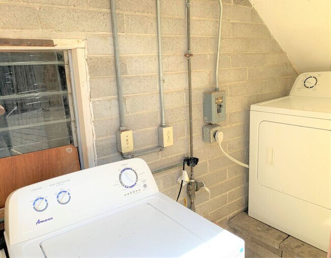 Building Photo - 4626-4630 Newport Ave