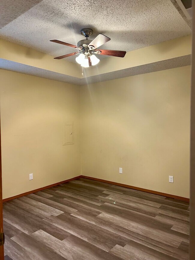 Building Photo - 142-144 Northaven