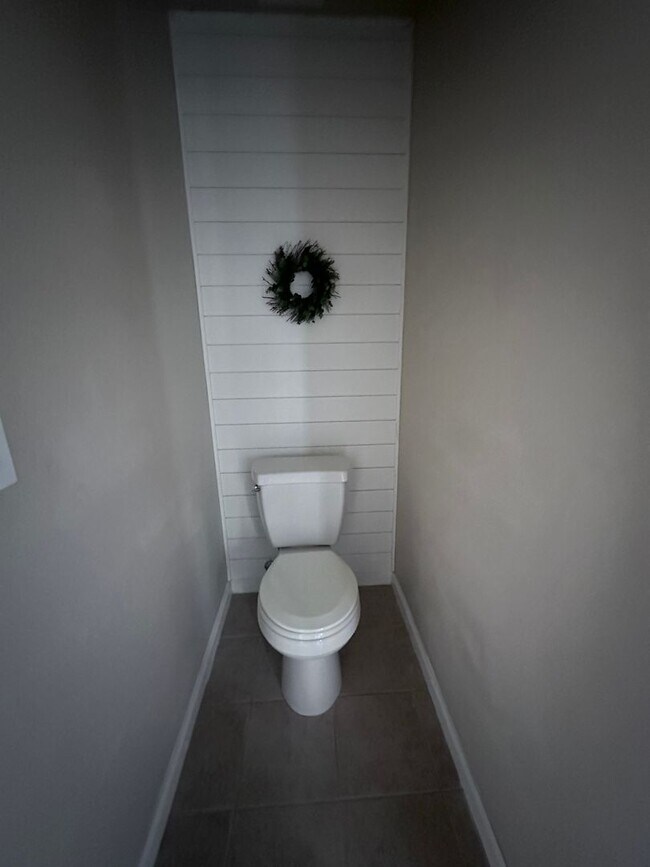 Building Photo - NW Visalia Home Coming Soon!