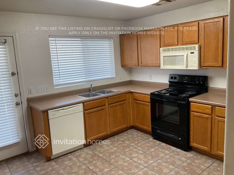 Building Photo - 954 E Pima Ave