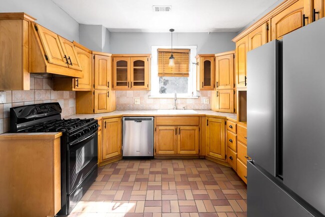 Building Photo - 3br/2ba home in the hospital district