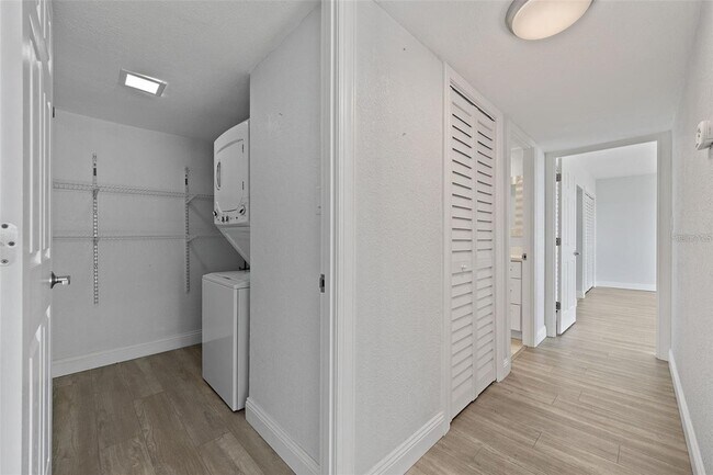 Building Photo - 4141 Bayshore Blvd