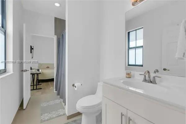 Building Photo - 6035 NW 104th Path