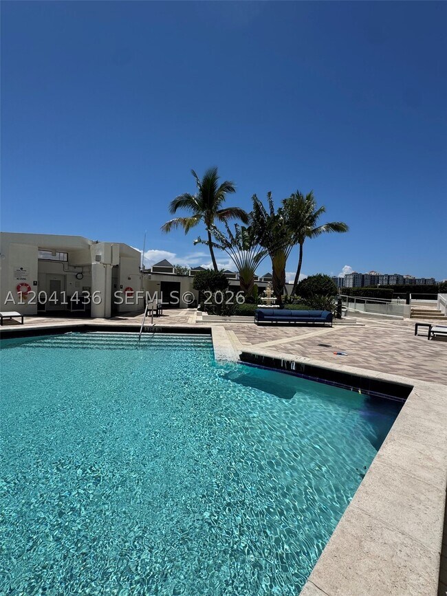 Building Photo - 19500 Turnberry Way