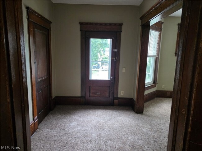 Building Photo - 407 N 10th St