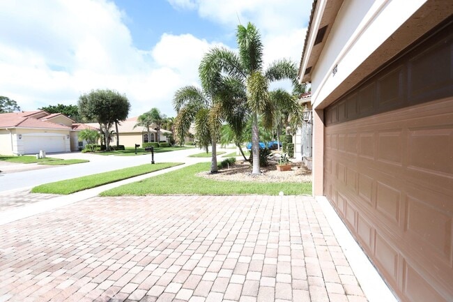 Building Photo - 7458 Via Luria