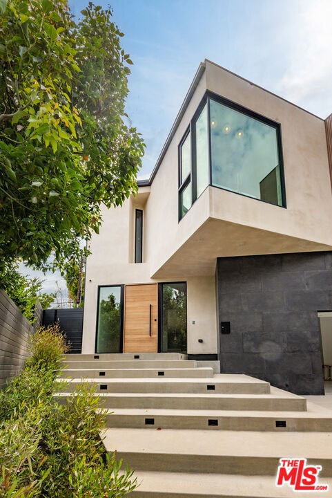 Building Photo - 1030 Centinela Ave