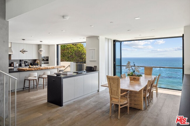 Building Photo - 31824 Seafield Dr