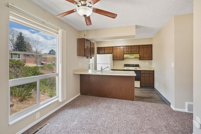 Building Photo - 608 Crown Ridge Dr
