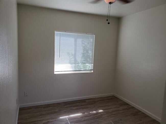 Building Photo - FI416-YA