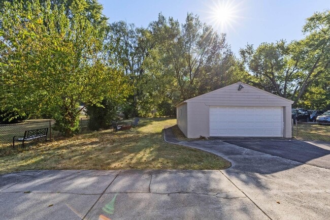 Building Photo - 3134 Medina Ave