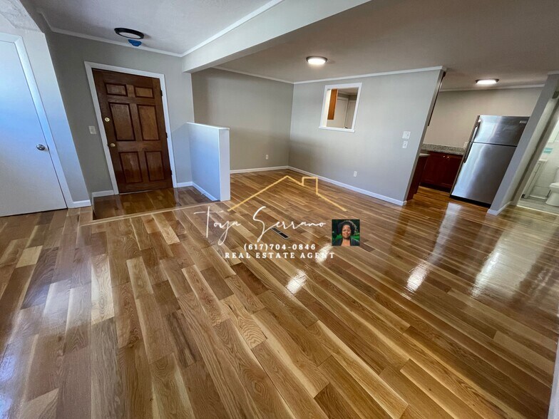 Building Photo - 23 Roughan St