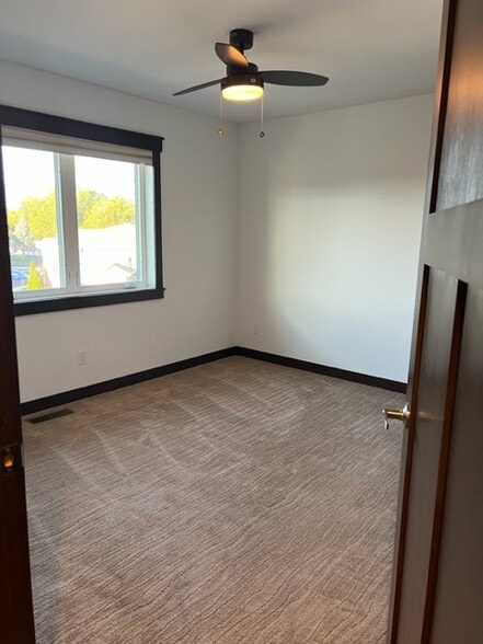 Building Photo - 1101 Linden Drive Unit 5