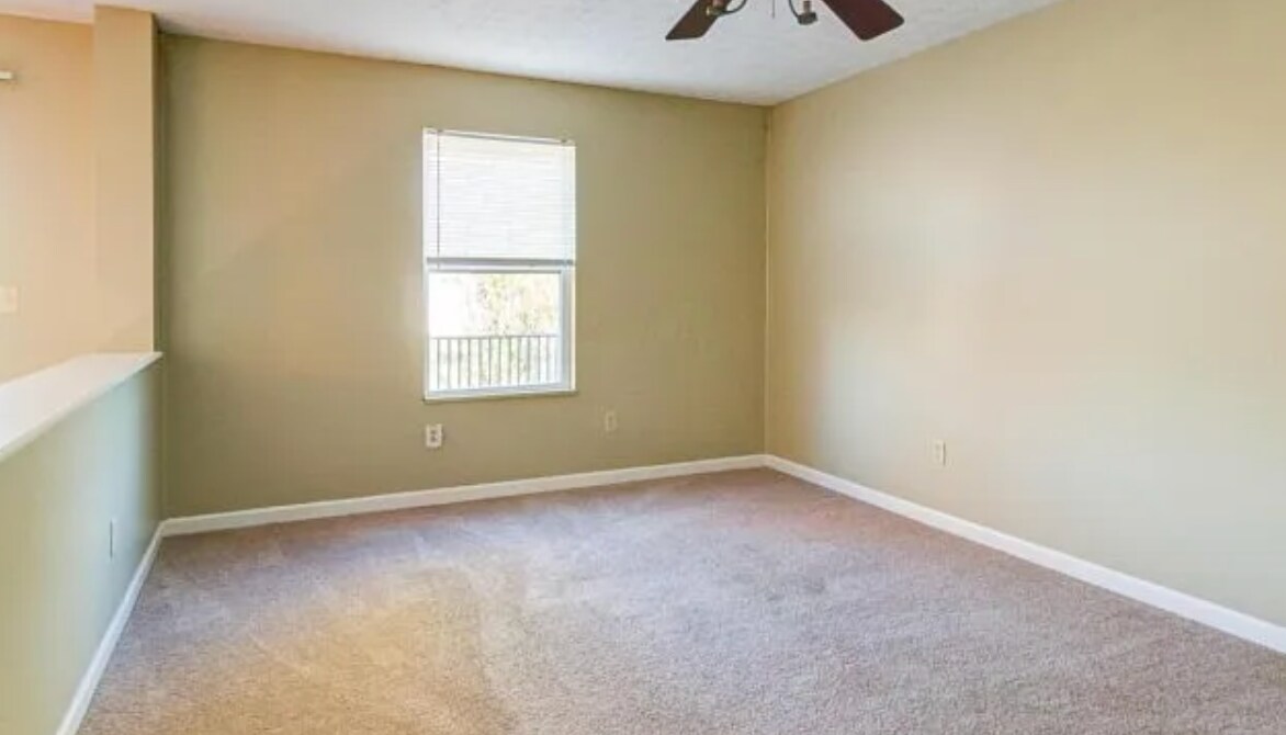 Building Photo - 500 Oak Village Dr
