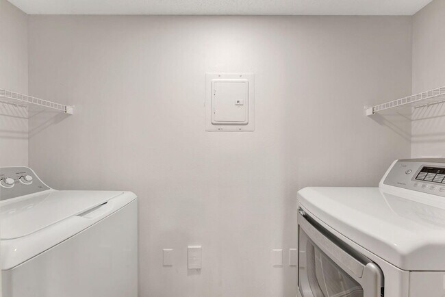 Building Photo - 5055 Wiles Rd