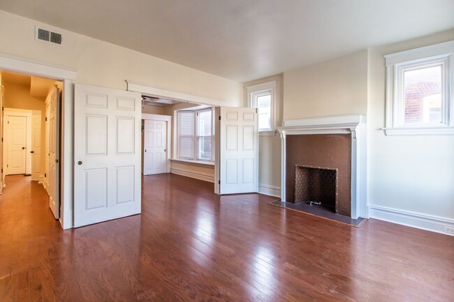 Building Photo - Rehabbed 2-bedroom apartment in the heart ...
